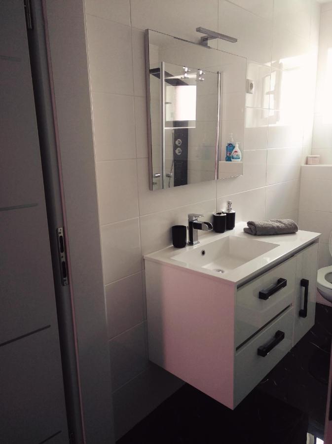 Sunshine Apartments Karlobag Ngoại thất bức ảnh