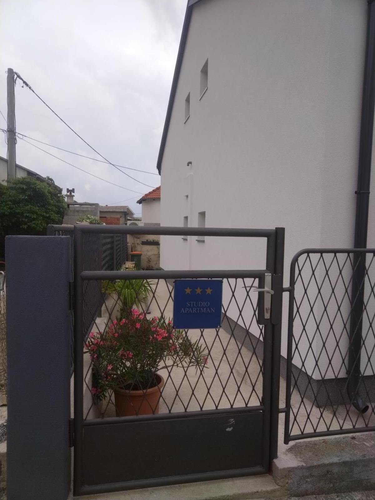 Sunshine Apartments Karlobag Ngoại thất bức ảnh