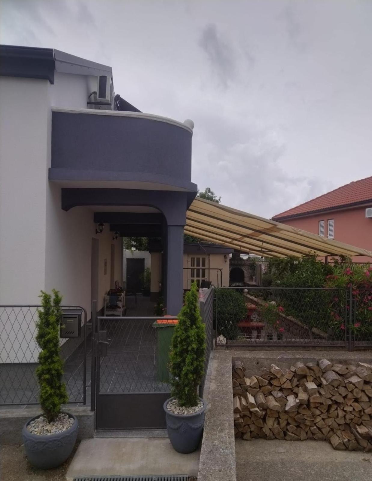 Sunshine Apartments Karlobag Ngoại thất bức ảnh